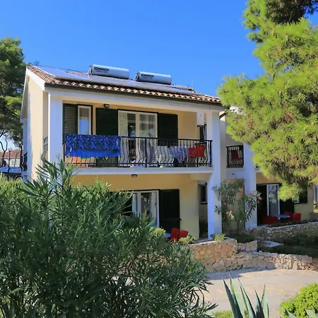 Apartments By The Sea Rogoznica - 3196 *