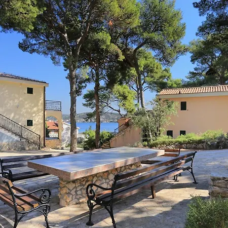 Apartment Apartments By The Sea Rogoznica - 3196