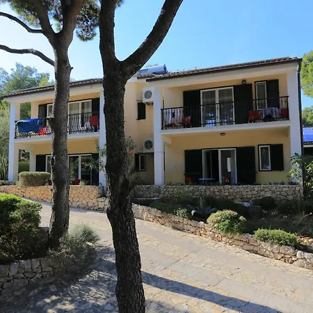 Apartments By The Sea Rogoznica - 3196 *