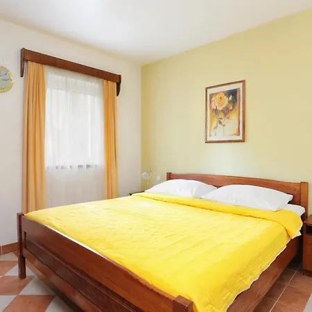 Apartments By The Sea Rogoznica - 3196