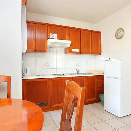 Apartments By The Sea Rogoznica - 3196 Apartman