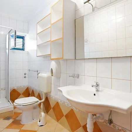 Apartments By The Sea Rogoznica - 3196 *