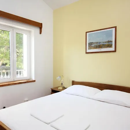 Apartments By The Sea Rogoznica - 3196 *