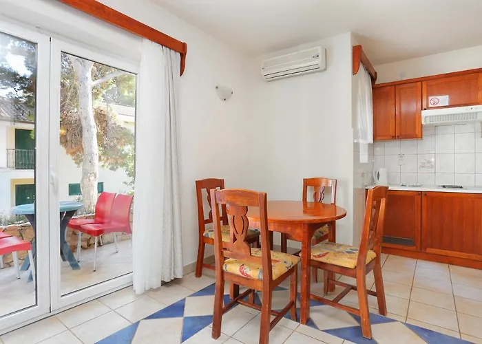 Apartman By The Sea - 3196 *